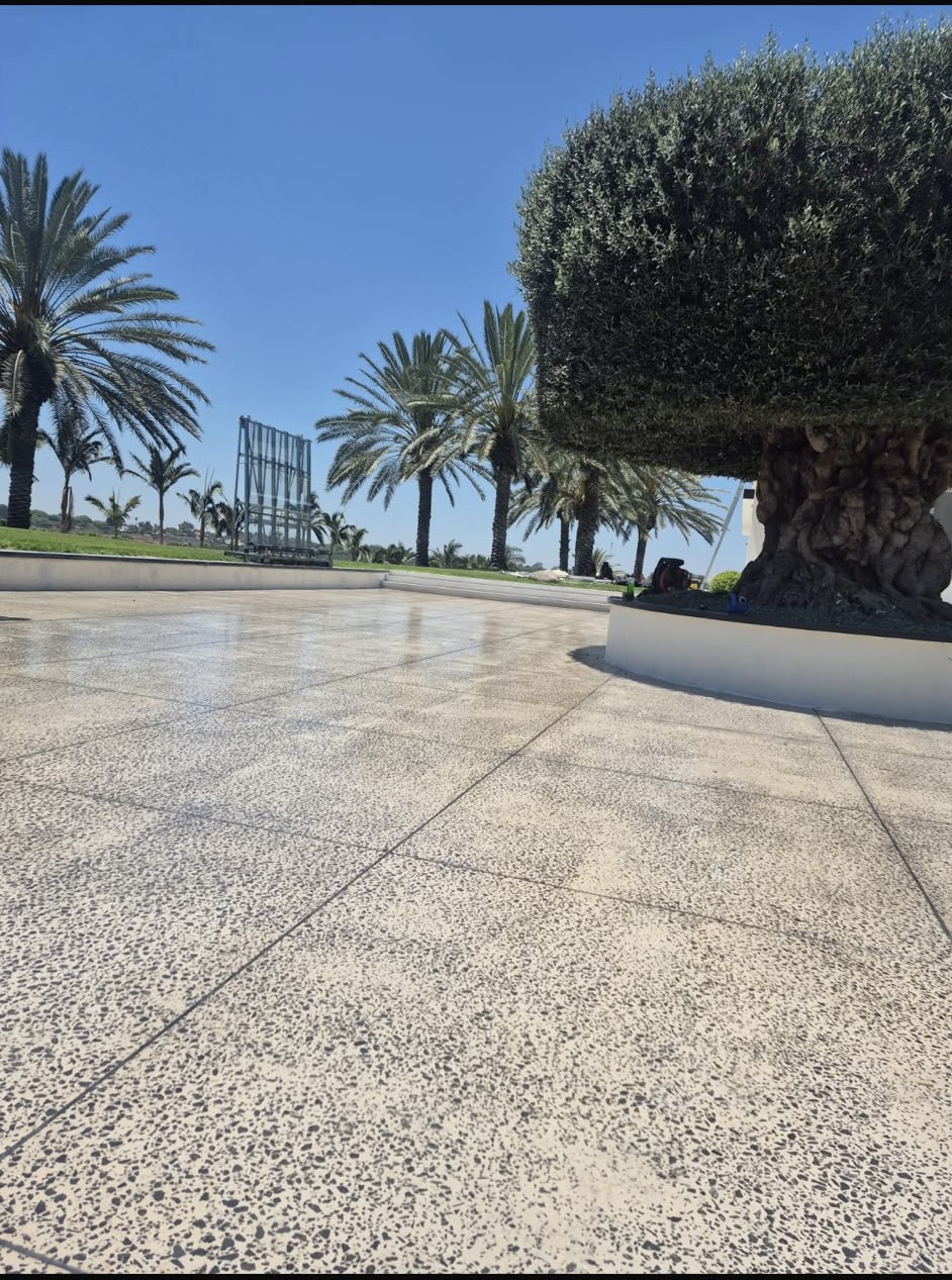 ליטוש בטון מלא עם שכבת הגנה לסביבה חיצונית